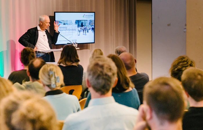 Personen bei einem Workshop